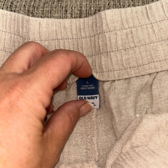 Old Navy Cream Shorts - Picture 5 of 6